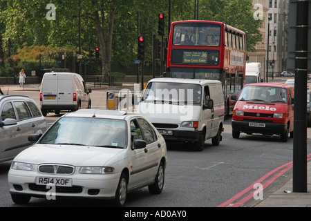 La circulation lourde dans le centre de Londres Banque D'Images