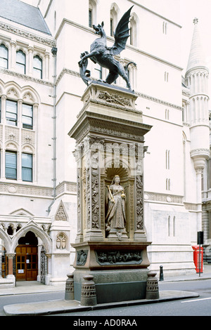 Temple Bar monument Griffin sur le Strand à Londres. Banque D'Images