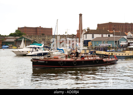 L'Angleterre de condensats chauds Bristol old fire Boat Harbour sur Pyronaut Banque D'Images