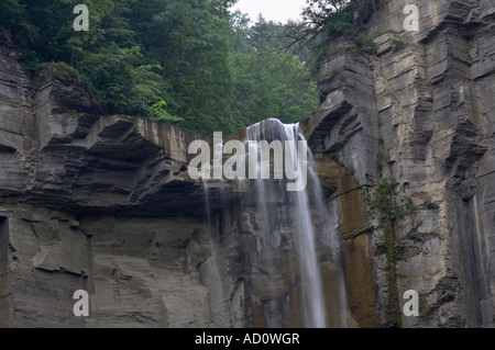 Taughannock Falls l'une des chutes plus haut dans l'Est de l'US 215 Ft à Taughannock Falls State Park dans la région des lacs Finger de New Y Banque D'Images