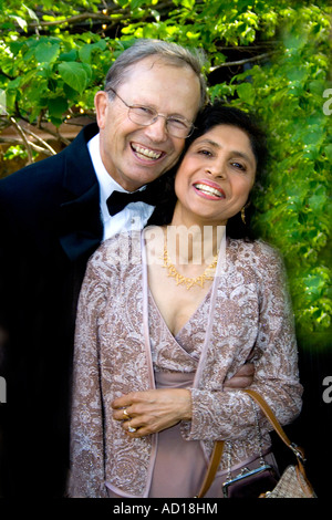 Les jeunes mariés à l'âge de 60 ans, femme de l'Inde. Minneapolis Minnesota USA Banque D'Images