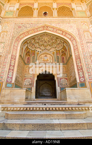 La porte richement décorées et arcades de la magnifique Ganesh Pol au Fort Amber. Banque D'Images