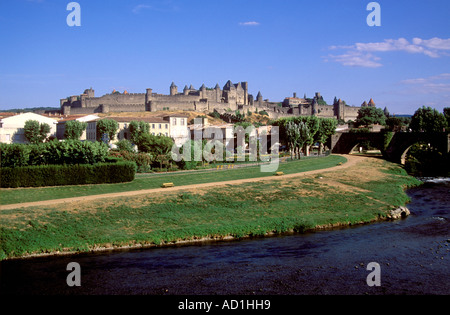 La ville médiévale de Carcassonne, vue sur la rivière Aude du Pont Neuf Banque D'Images