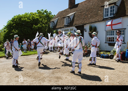 Angleterre danse folklore tradition UK. Festival de danse Thaxted Morris. Morris danse traditionnelle anglaise country. Thaxted, Essex, années 2000 Banque D'Images
