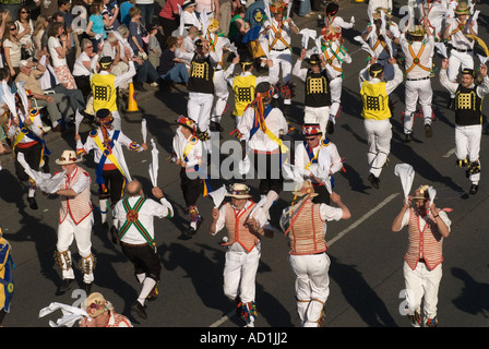 Festival annuel de danse Morris, danse traditionnelle anglaise. Thaxted, Essex, Angleterre Royaume-Uni années 2000 2006 HOMER SYKES Banque D'Images