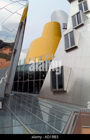 Le Centre de Stata, MIT, Cambridge, USA, 2004. De l'extérieur. Architecte : Gehry Partners Banque D'Images