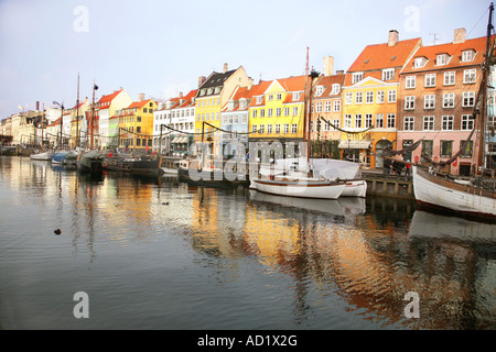 Bateaux dans le port de Copenhague Banque D'Images