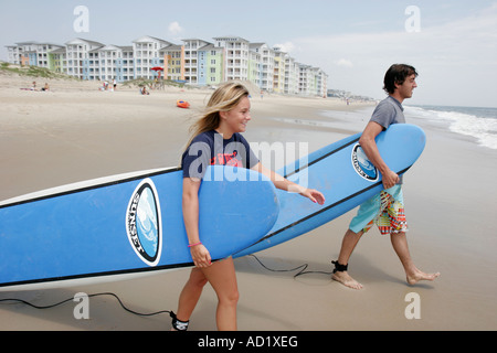 Virginia Beach, Sandbridge Beach, Little Island District Park, leçon de surf, homme hommes, enseigner, femme femmes, étudiants surfboard, VA070612167 Banque D'Images