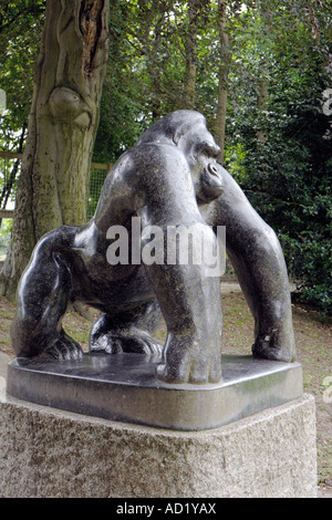 Statue de Guy le gorille. Crystal Palace Park, Sydenham, Bromley, London, England, UK Banque D'Images