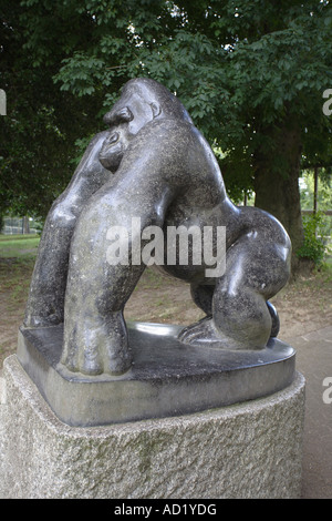 Statue de Guy le gorille. Crystal Palace Park, Sydenham, Bromley, London, England, UK Banque D'Images