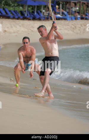 Le cricket de plage près de Sandy Lane côte ouest de la Barbade Banque D'Images