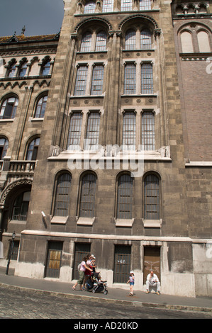 Budapest Hongrie l'édifice des Archives nationales Banque D'Images