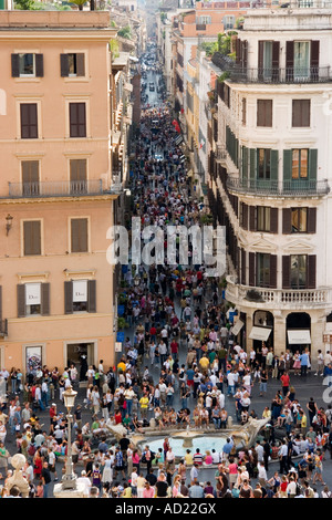 Place d'Espagne à la recherche vers le bas sur la Piazza di Spagna Rome Italie Banque D'Images
