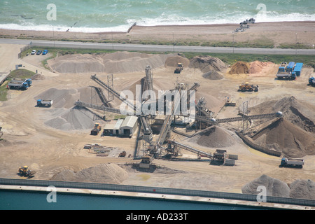 Vue aérienne du port de Shoreham, Sussex dispose d''une usine de traitement global Banque D'Images