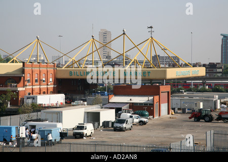 Le marché aux poissons de Billingsgate près du bâtiment de la Barclays à Canary Wharf Londres Angleterre Banque D'Images