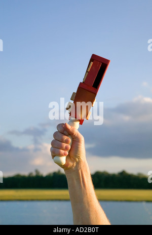 Hochet football anciens en bois traditionnel qui se tient dans l'air Banque D'Images