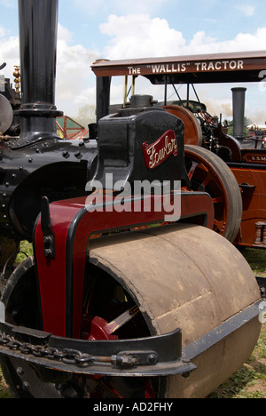 Close up du rouleau d'une machine à vapeur Fowler lors d'un bain à vapeur et vintage rally dans le Hampshire, Angleterre, juin 2007. Banque D'Images