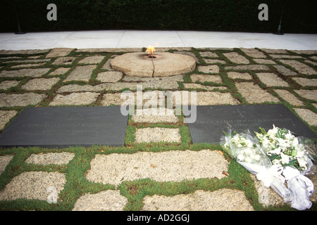 John F. Kennedy et Jacqueline Bouvier Kennedy Onassis, tombes du cimetière national d'Arlington, Virginie, États-Unis Banque D'Images