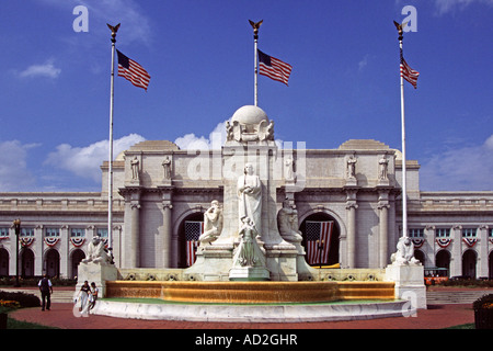 Monument de Christophe Colomb et la fontaine à l'extérieur de la gare Union, Washington, DC, USA Banque D'Images