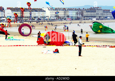 Le rapport annuel du Cerf-volant sur la plage de Weymouth, Dorset. Banque D'Images