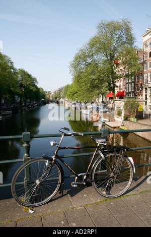 Vue sur le Keizersgracht, l'un des fameux canaux d'Amsterdam. Banque D'Images