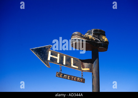 Boot Hill road sign pour le cimetière de Coober Pedy Australie du Sud Banque D'Images