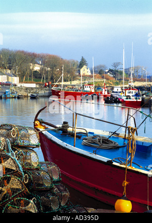 Bateaux de pêche dans le port du village pittoresque de Roundstone, Connemara, comté de Galway, Irlande Banque D'Images