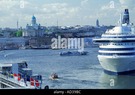 Silja Line quitter South Harbour à Helsinki Banque D'Images