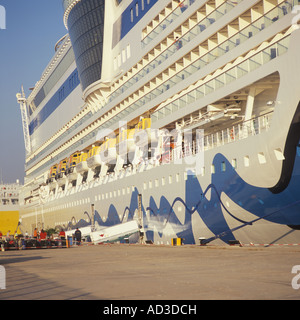 Bateau de croisière 'AIDA' diva à quai dans le port de Palma de Majorque, Iles Baléares, Espagne. 8 juin 2007. Banque D'Images