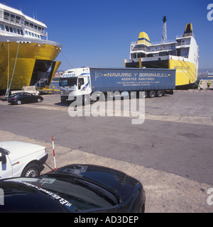 Les opérations de chargement et de ferry dans le port de Palma de Majorque. Banque D'Images