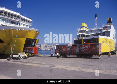 Les opérations de fret et de passagers dans le port de Palma de Majorque, Iles Baléares, Espagne. Banque D'Images