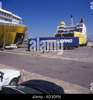 Les opérations de fret et de passagers dans le port de Palma de Majorque, Iles Baléares, Espagne. Banque D'Images