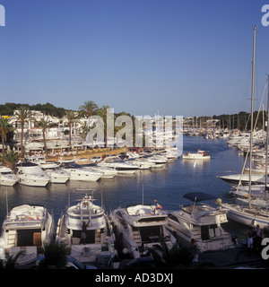 En scène Marina Cala D'Or, Cala D'Or, Santanyi, sud-est de Majorque, Iles Baléares, Espagne. Banque D'Images