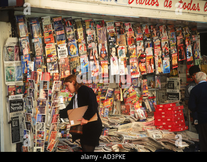 Newstand sur la Calle Florida près de Plaza San Martin à Buenos Aires, Argentine Banque D'Images