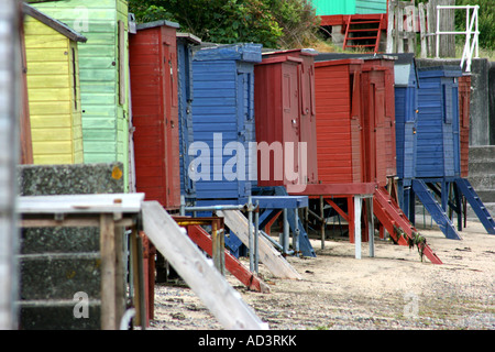 Maisons de Plage colorés sur la plage de Nefyn Morfa, Péninsule de Lleyn, au nord du Pays de Galles Banque D'Images