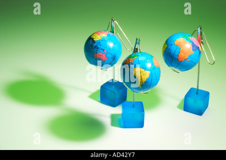 Memo Clips avec Mini Globes Banque D'Images