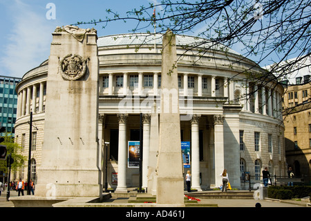 Le Cénotaphe et Manchester Central Library à St.Peter Square UK Europe Banque D'Images