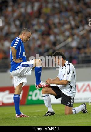 Lothar GER MATTHAeUS polit peau d'Eros Ramazzotti 25 ans anniversaire match de finale de la coupe du monde 1982 L'Allemagne contre l'Italie (4:4) Banque D'Images