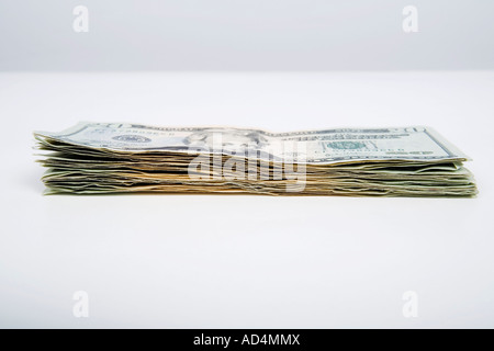 Une pile de vingt dollar bills Banque D'Images