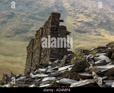 Les vestiges de bâtiments de l'industrie minière sur Snowdon Banque D'Images