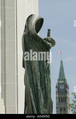 Statue de Justitia de Walter Allward devant l'édifice de la Cour suprême du Canada. Ottawa Ontario Canada. Banque D'Images