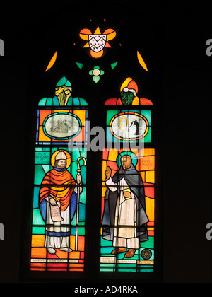 Sacrés Cœurs Wimbledon Londres Angleterre Vitrail Saint Dominique et Saint Richard de Chichester Fenêtre Memorial Banque D'Images