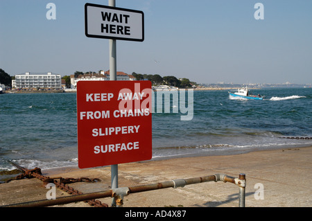 Au bord de la détresse de passage de bac à bancs dans le Dorset Banque D'Images