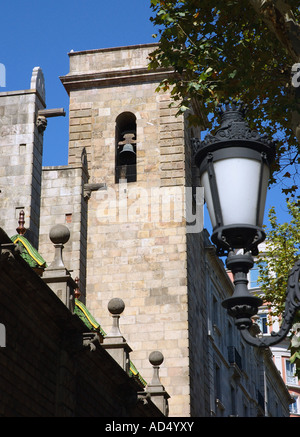 Voir de vieille petite église dans le centre de Barcelone CATALOGNE CATALOGNE CATALOGNE Barça Costa Brava España Espagne Europe Banque D'Images