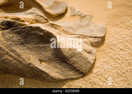 Close up rock et la texture du sable du désert du Sahara, en route vers l'Égypte, Gilf Kebir. Banque D'Images