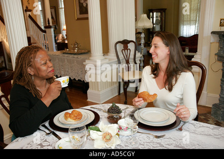 Hampton Virginia, Tidewater Area, Magnolia House Bed and Breakfast, Black Blacks Africains ethnie minoritaire, adultes femme femme femme femme dame, gu Banque D'Images