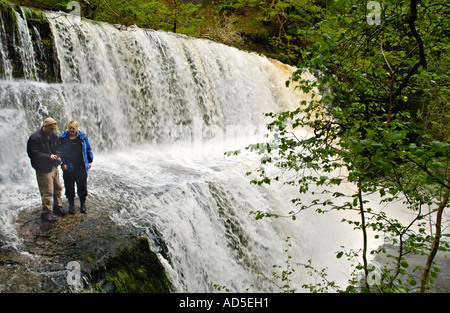 Sgwd Uchaf Oisans gwyn chute d'Afon Mellte, près de Pontneddfechan South Wales UK UE GO Banque D'Images