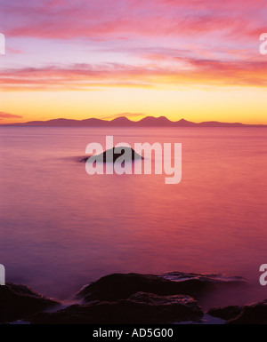 Le PAPS of Jura vu de la péninsule de Kintyre au coucher du soleil, l'Argyll and Bute, Ecosse, Royaume-Uni Banque D'Images