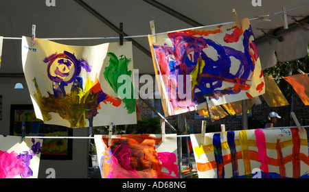 Fingerpainting pour enfants au festival d'art, Gainesville, Floride Banque D'Images