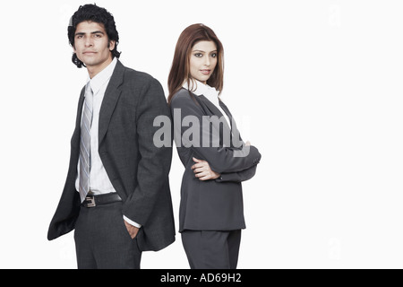 Portrait of a woman standing back to back Banque D'Images